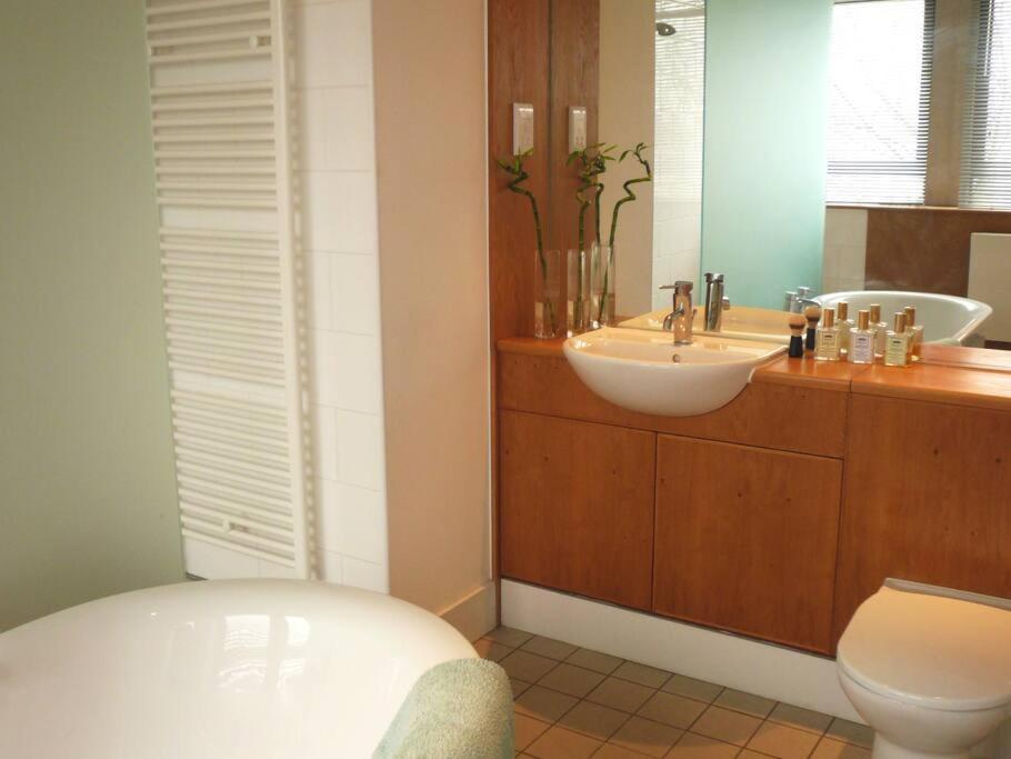 Trendy, Urban Open Plan Apartment บริสตอล ภายนอก รูปภาพ
